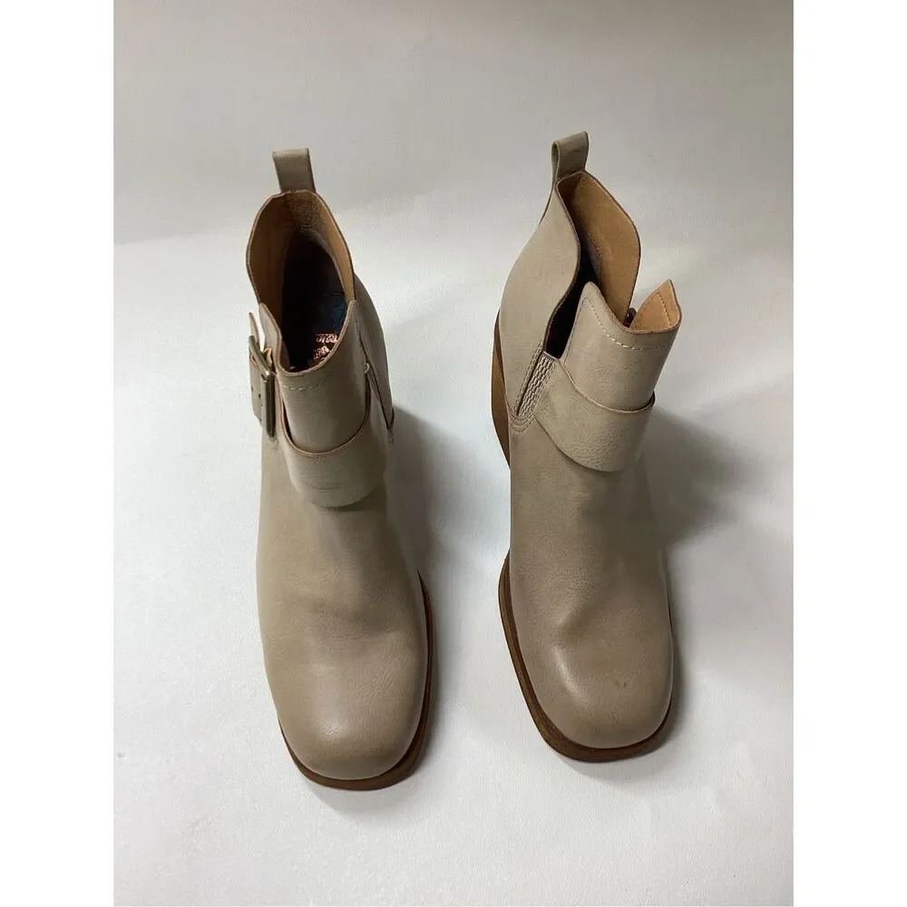 Korks kari block‎ heel boots in cream green